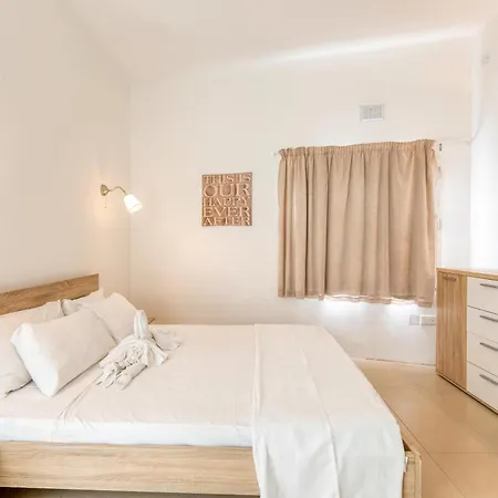 Ta'patee Pool In Gozo - Happy Holiday home