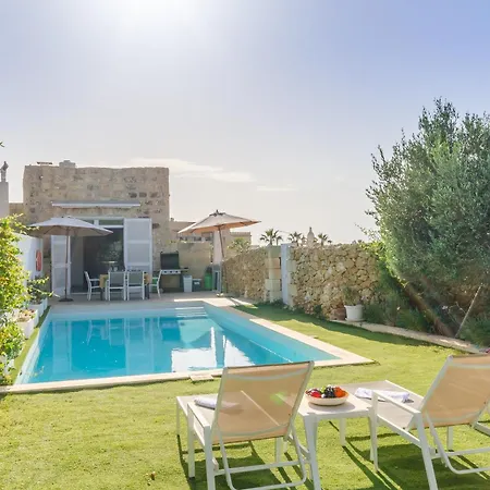 Ta'patee Pool In Gozo - Happy * San Lawrenz